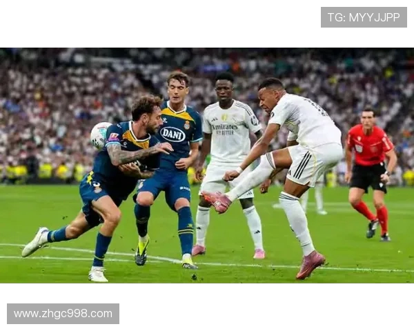 皇马迎战瓦伦西亚展开激烈对决 两队争夺西甲榜首荣耀 皇马迎战瓦伦西亚展开激烈对决 两队争夺西甲榜首荣耀