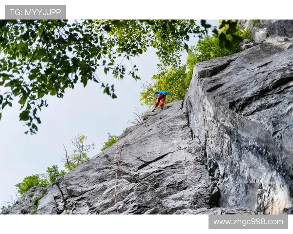 重庆攀岩队的盯防体系与攀岩战术的深度解析与应用探讨