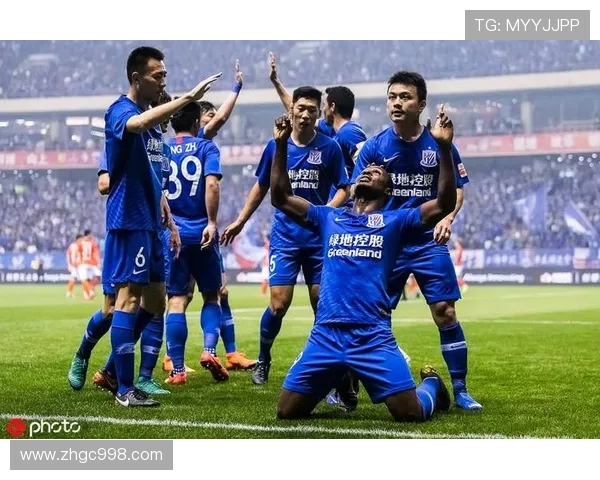 大连人迎战上海申花争夺中超积分榜关键战役的胜利荣耀